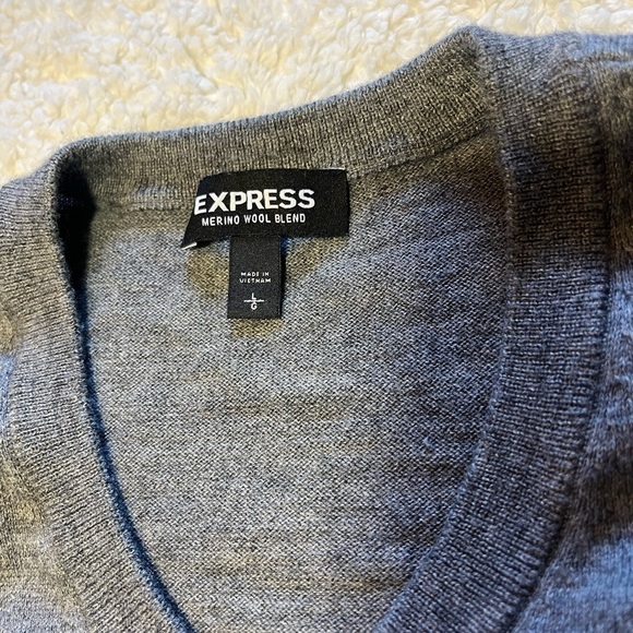 Men’s Express V-neck Merino Wool Blend Sweater - Picture 2 of 4